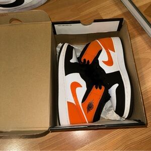 Jordan mid shattered backboard  gs